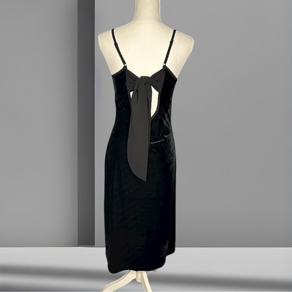 Band of Gypsies Dresses & Skirts - NWT Band Of The Free Girl Crush Black Velvet Midi Dress Size Medium